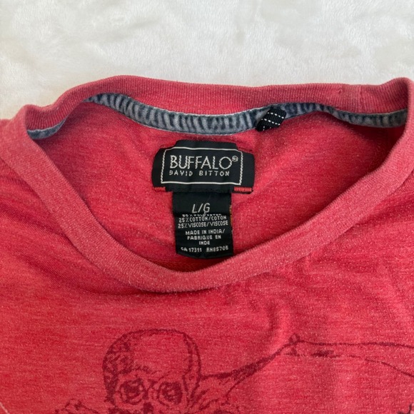 Buffalo David Bitton Men Red Graphic Crest Skull T-Shirt Large L/G Short Sleeve - Picture 2 of 7